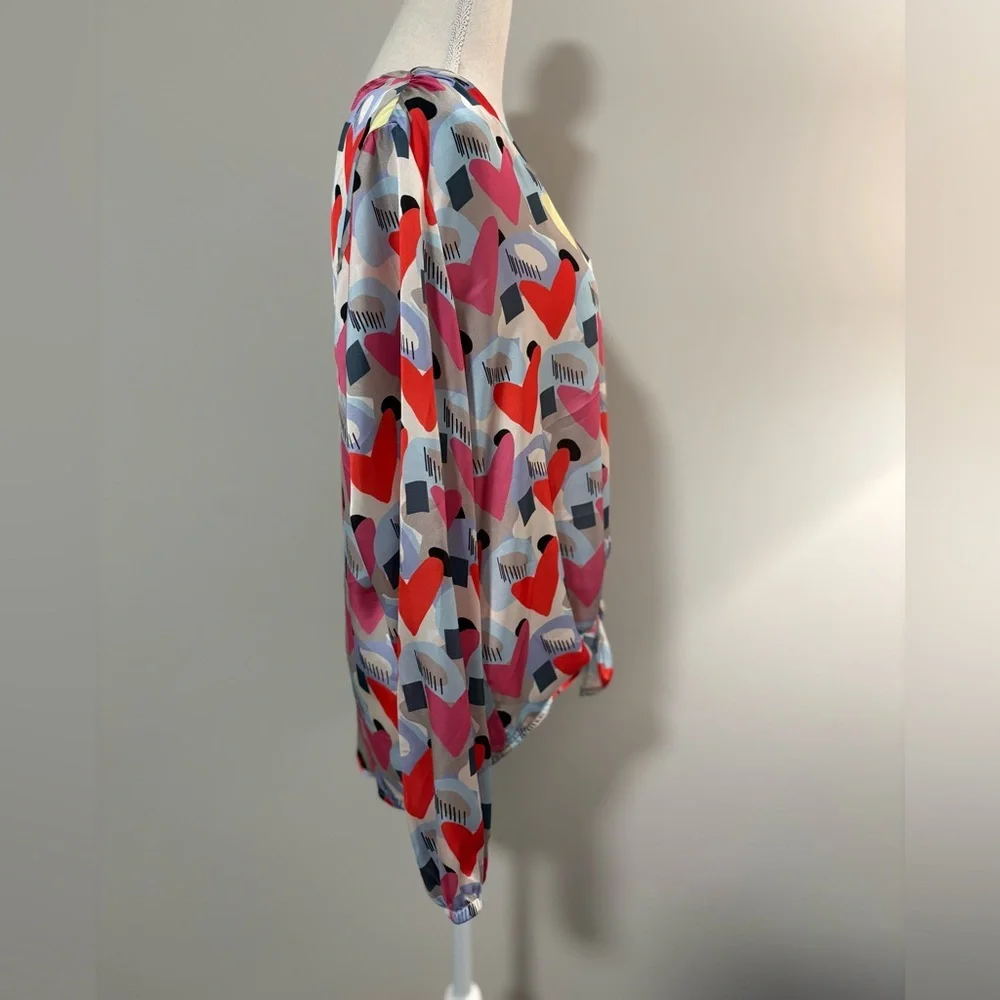 Tristan Multicolor Abstract Heart Print Tie Front V Neck Blouse Size M - Picture 5 of 14